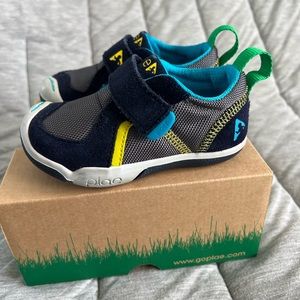 NEVER WORN Plae sneaker boys size T6